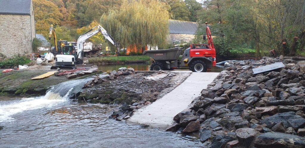 moulin de Kerhé 07 11 25 la passe à canoé est terminée