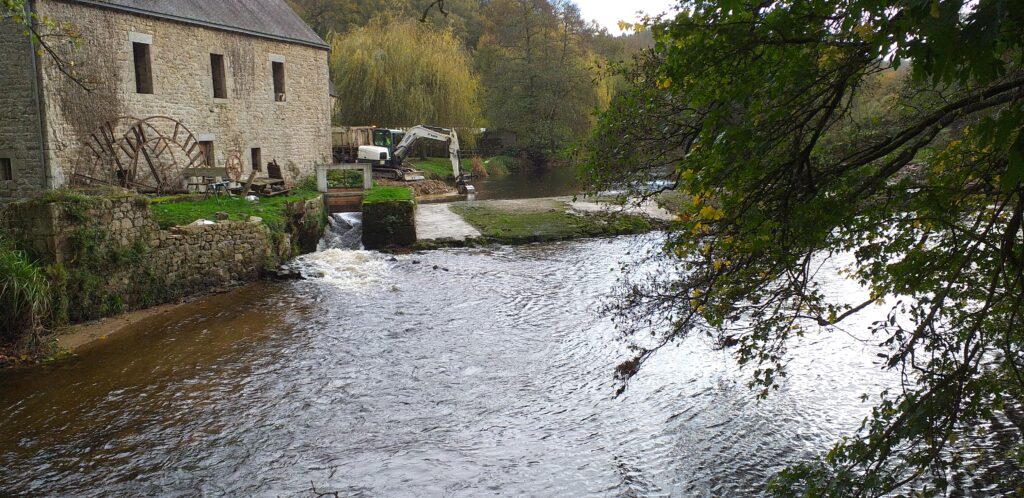 moulin de Kerhé 14 11 25 le tracto pelle enlève les derniers gravats