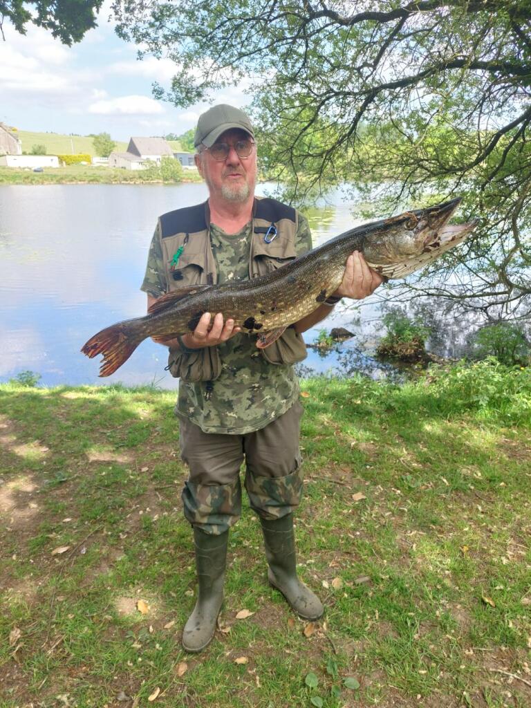 Etang de St Connan brochet 1,03 m le 1er mai, félicitation